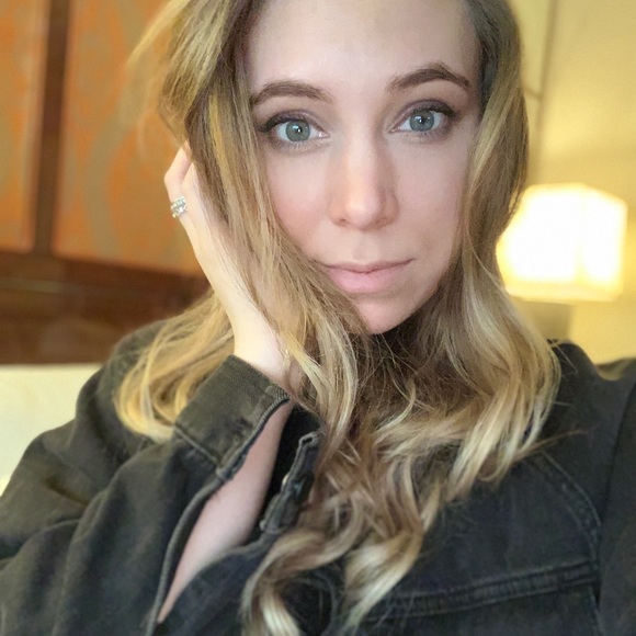 Meet your Posher, Ashley - Picture 1 of 2